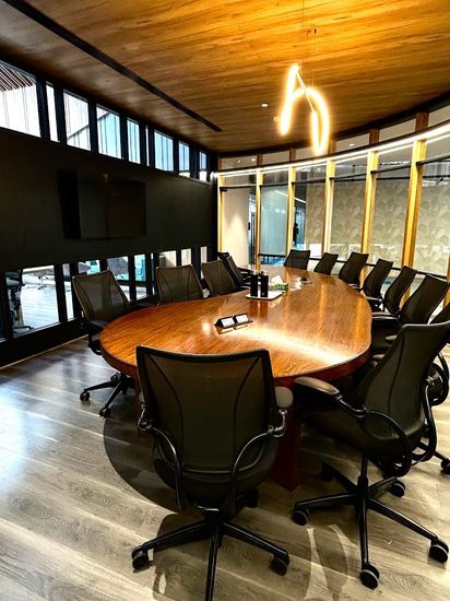 Novel Office Queens